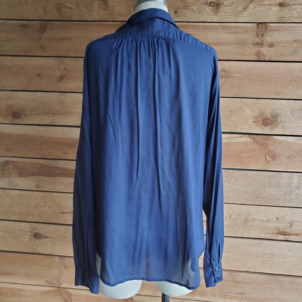 🎉 Divided H&M High Low button up top - Picture 6 of 6
